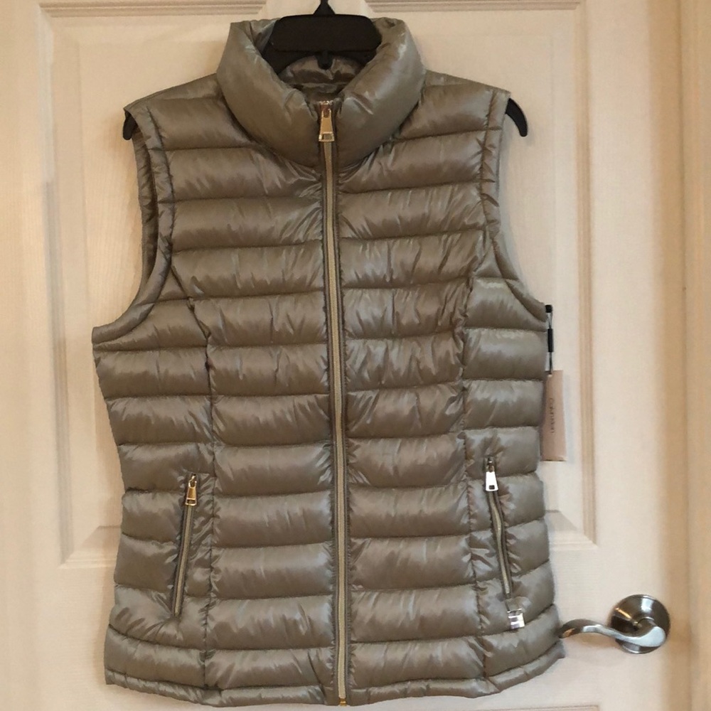 New puffer sleeves less jacket, never worn. Brand Calvin Klein, size L.